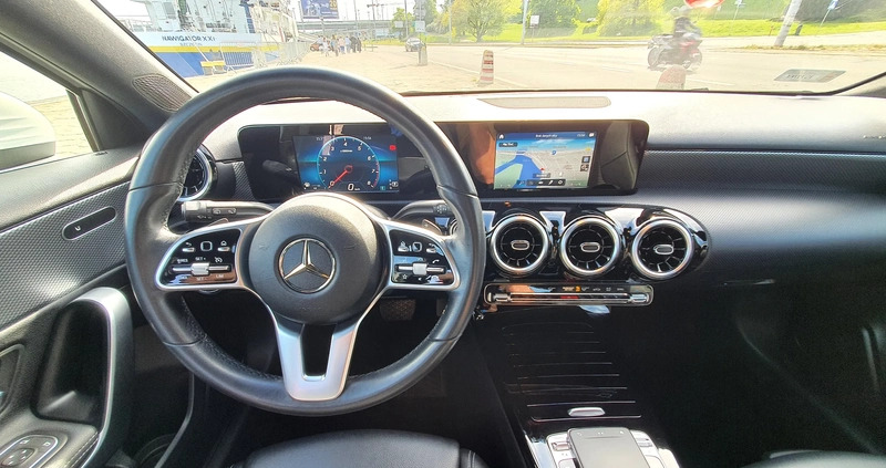 Mercedes-Benz Klasa A cena 105000 przebieg: 65350, rok produkcji 2018 z Szczecin małe 254